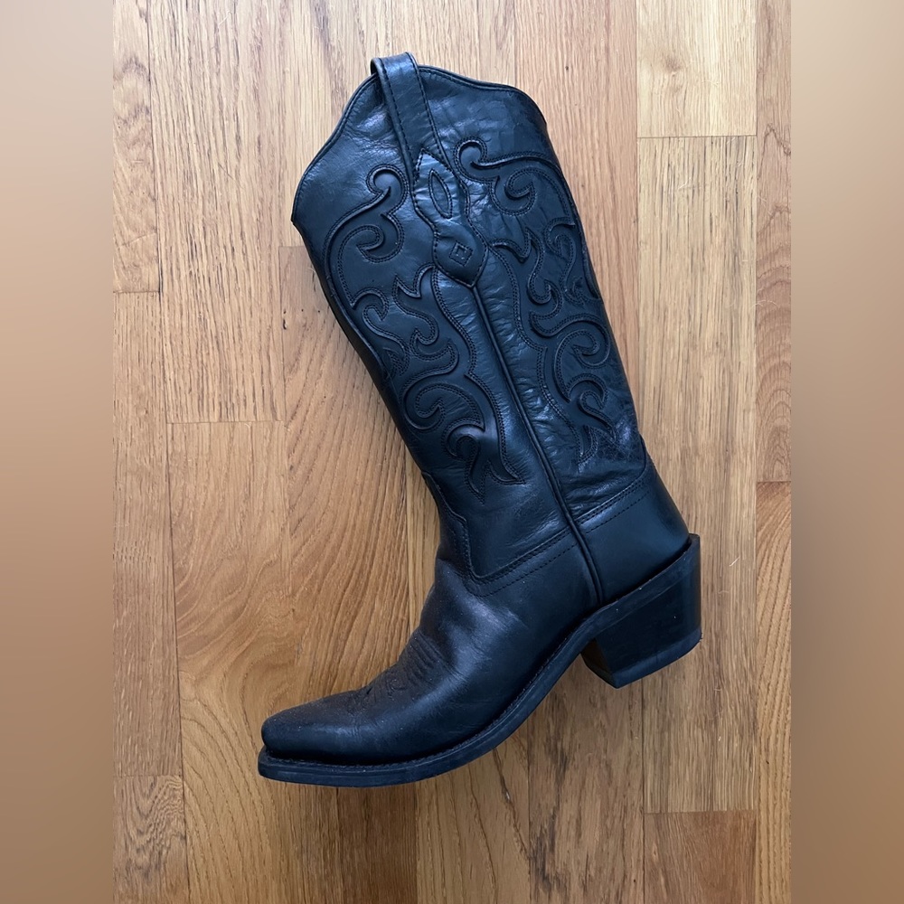 Barely worn black Cavendars cowboy boots